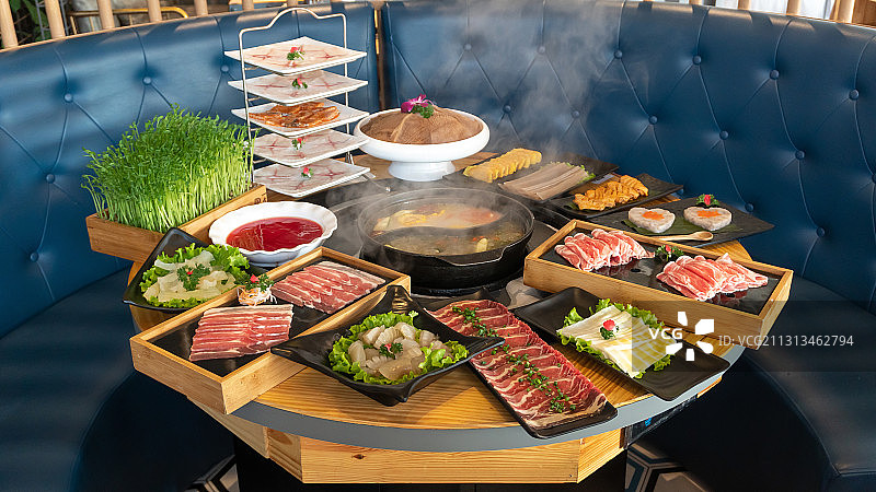 餐厅火锅餐桌食材套餐图片素材
