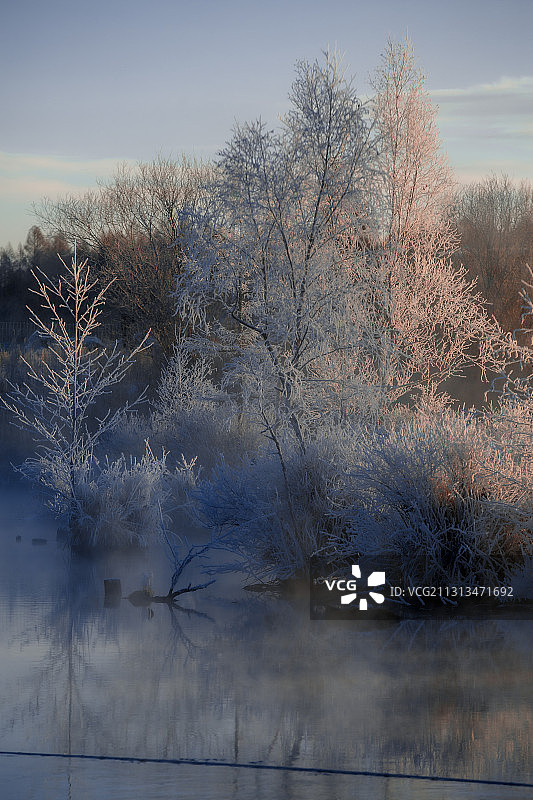 东北冷雪冰雾凇四方顶子雾凇岛吊水湖流星雨双子座魔界图片素材