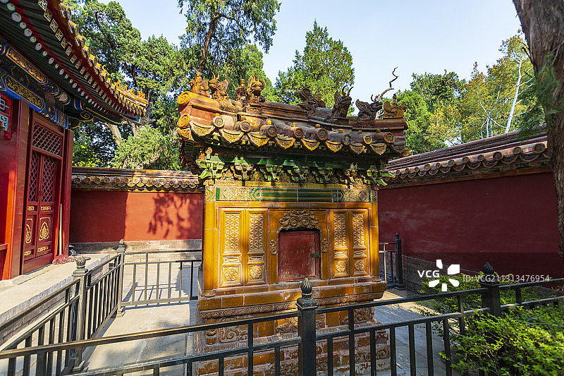 北京故宫御花园钦安殿前旗神亭图片素材
