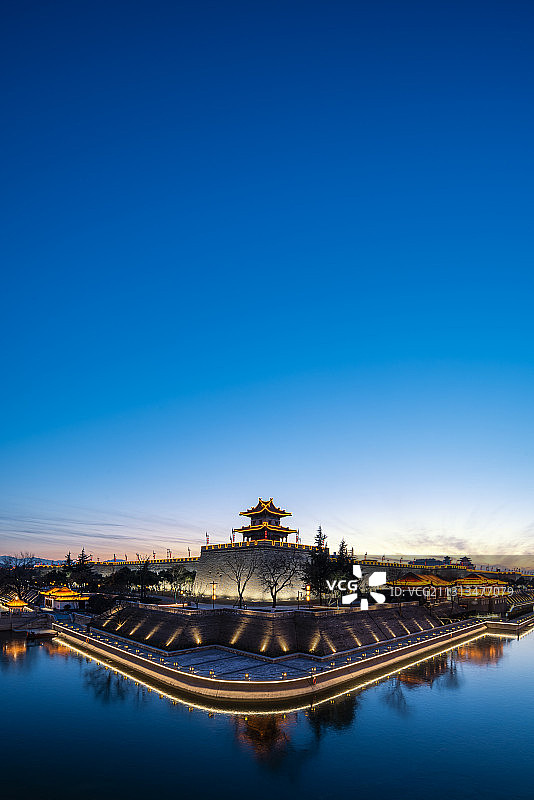 西安城墙角楼护城河夜景图片素材