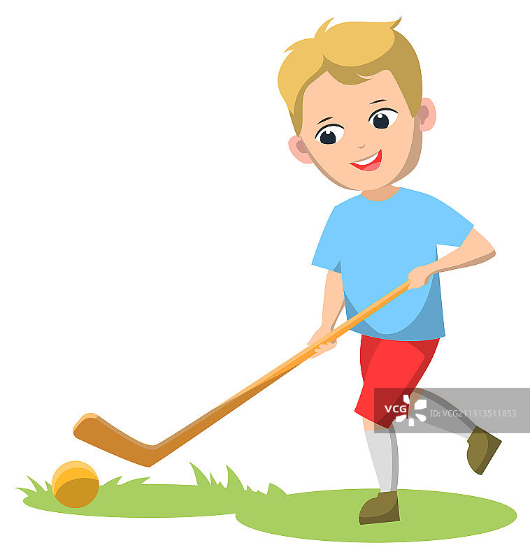 夏季儿童在草地上玩曲棍球图片素材