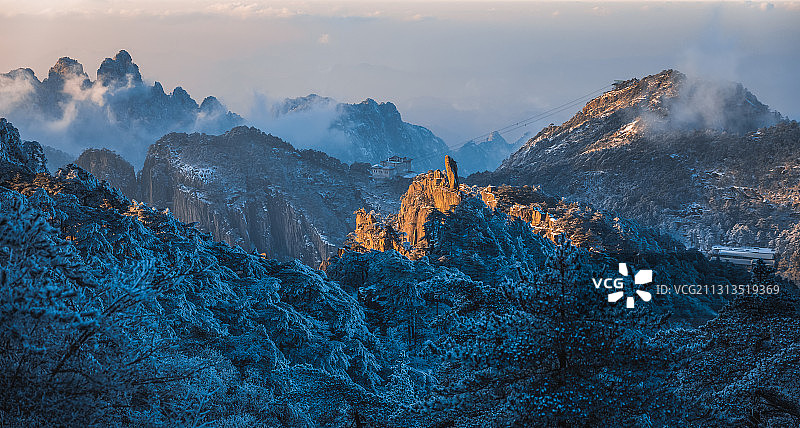 冬天黄山奇石松树雾凇图片素材