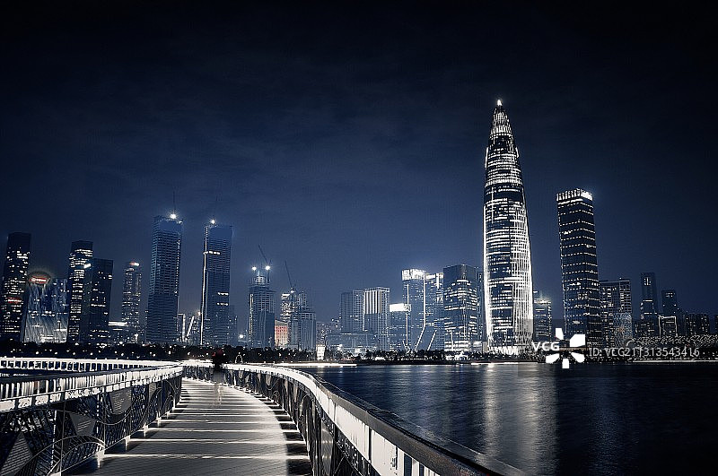 深圳人才公园，深圳湾地标，城市夜景，春笋图片素材