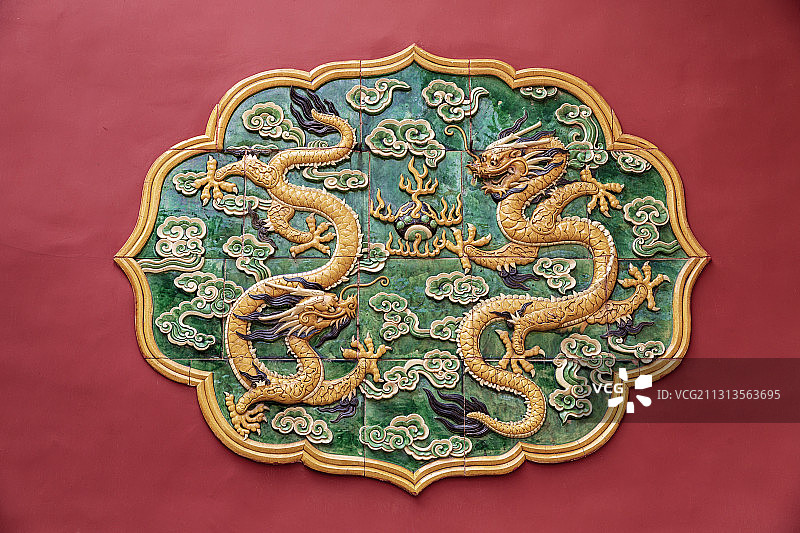 北京故宫太极殿前云龙纹琉璃影壁盒子图片素材