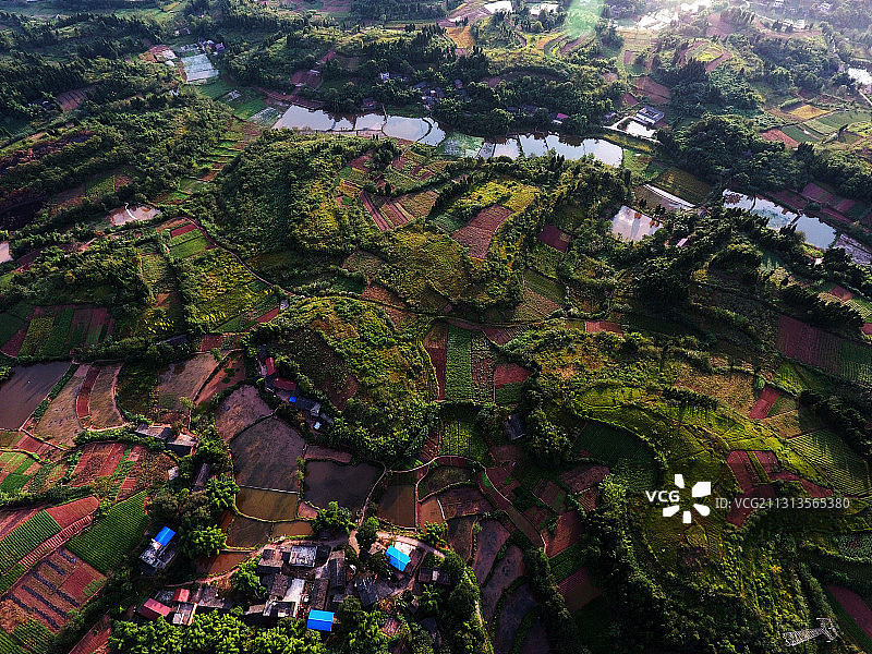 航拍四川盆地边缘内江丘陵地带乡村山水图片素材