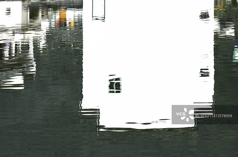 中国安徽皖南的特色徽居水中倒影图片素材