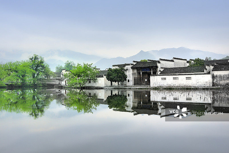 水墨画一样的中国安徽皖南宏村图片素材