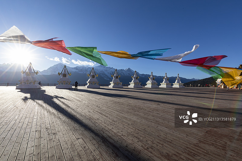 梅里雪山日照金山日出日落云南德钦县西藏察隅县雪山群卡瓦格博峰图片素材