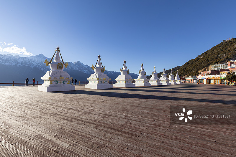 梅里雪山日照金山日出日落云南德钦县西藏察隅县雪山群卡瓦格博峰图片素材