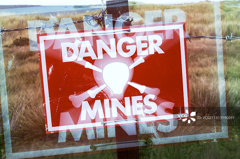 关于阿根廷地雷的警告标志，留存自1980年代马岛冲突图片素材