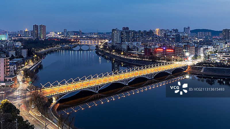 河南省信阳市浉河城市天际线夜景风光图片素材