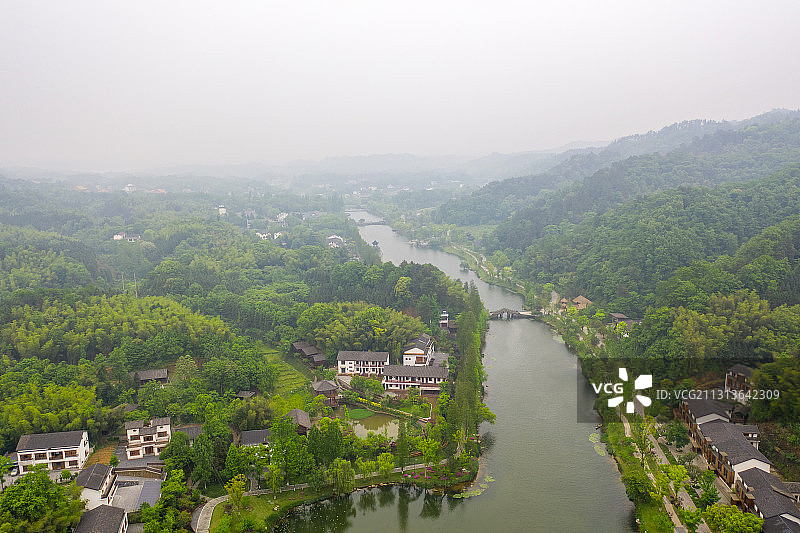 深山里的村落、山谷里的宫殿王陵、桃花源、整齐的房子图片素材