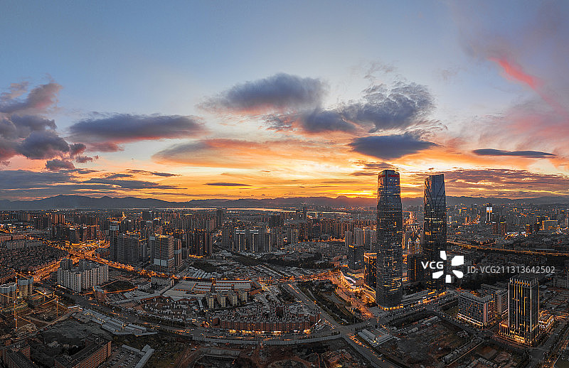 双塔日落图片素材