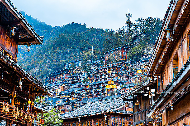 中国贵州西江苗寨房屋清晨建筑风光特写图片素材