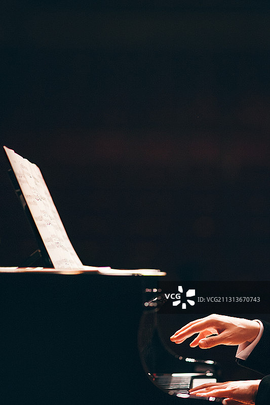 钢琴演奏图片素材