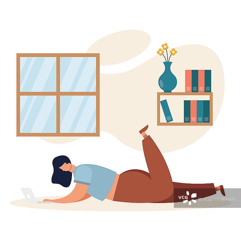 在家工作使用笔记本电脑的年轻女人图片素材