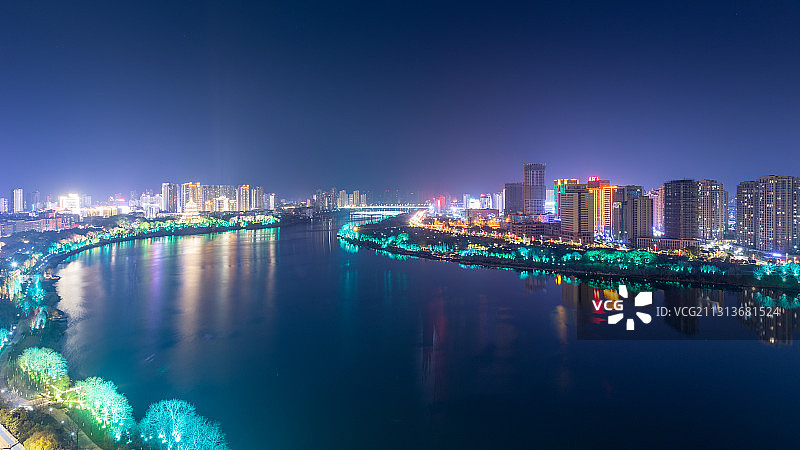 江西鹰潭信江夜景图片素材