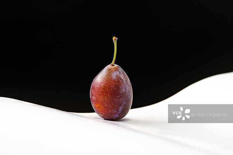 棚拍西梅图片素材