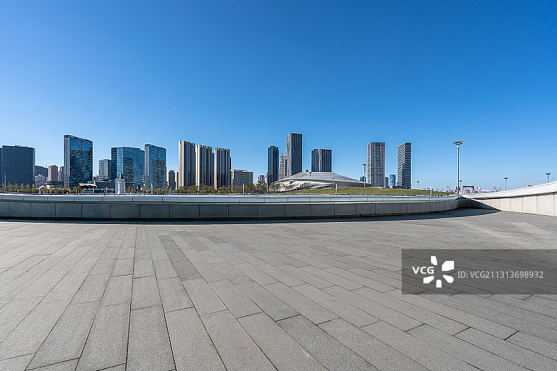 大连城市天际线与城市广场图片素材