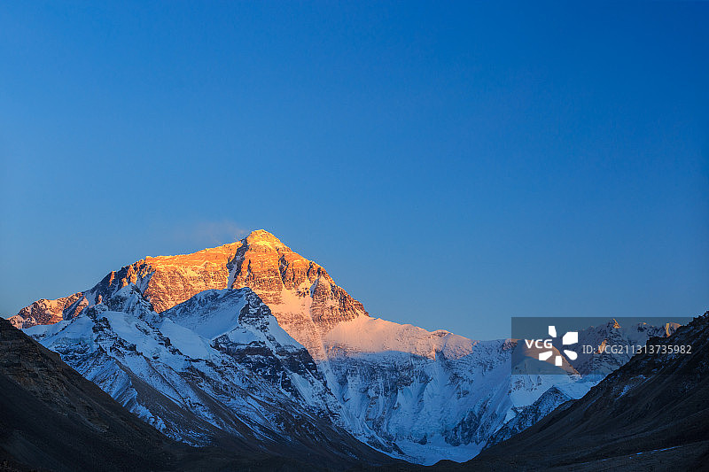 西藏珠穆朗玛峰风光图片素材