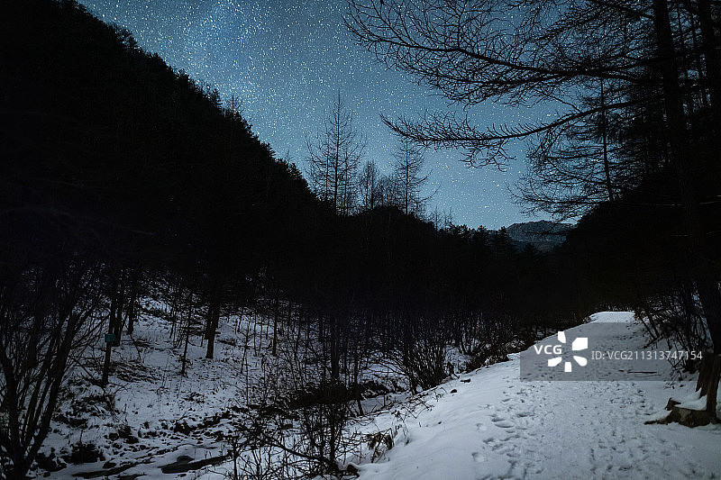 陕西秦岭情人谷冬季星空图片素材
