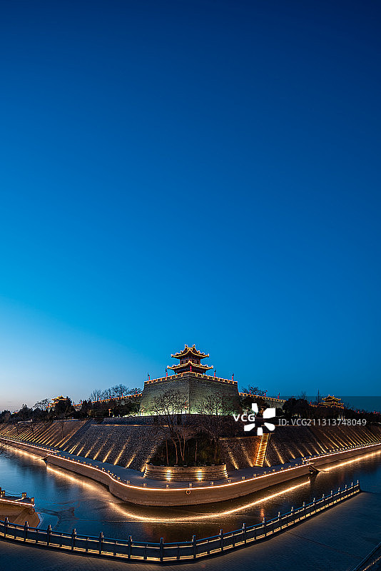 西安城墙角楼护城河夜景图片素材