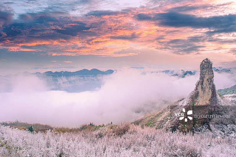 冬季雪后湖北恩施大峡谷朝天笋火烧云图片素材