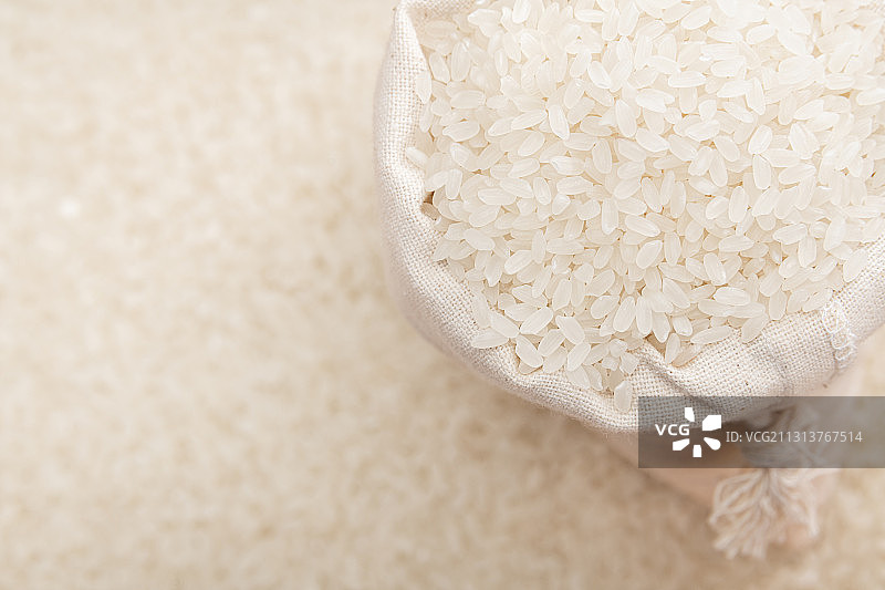 室内棚拍健康的有机生态大米图片素材