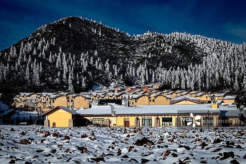 白雪包裹的村庄（重庆丰都）图片素材