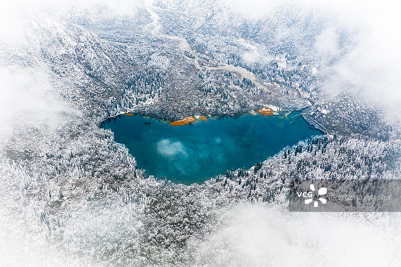 雾锁龙池图片素材