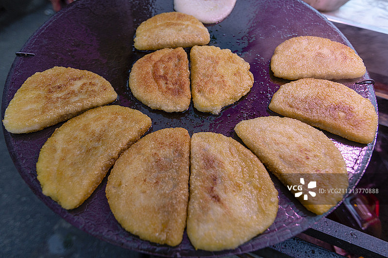 四川省成都特色小吃：月亮糍粑图片素材