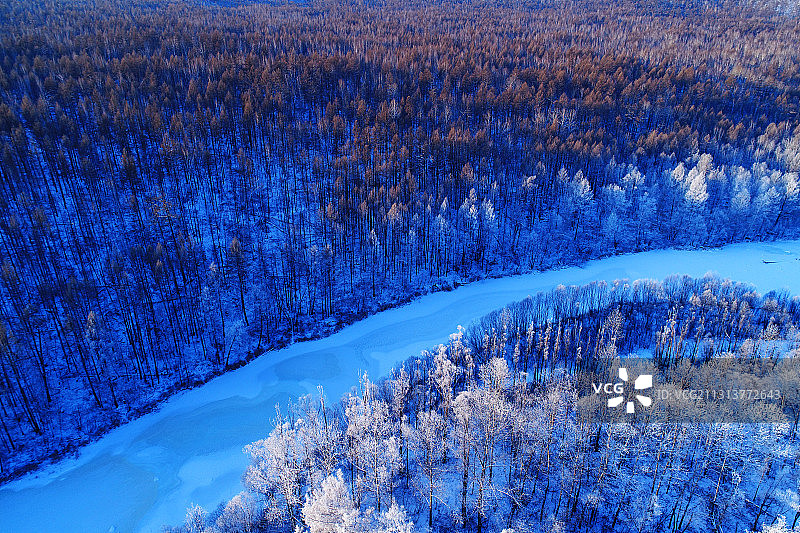 航拍大兴安岭冬季森林冰河雪林图片素材