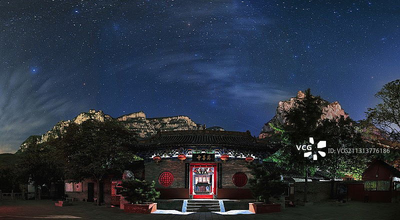 河南云台山景区万善寺夜晚星空景观图片素材