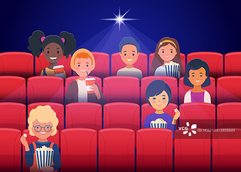 快乐的孩子们在电影院看电影图片素材