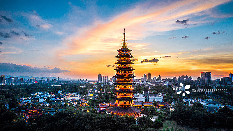 浙江金华三江六岸万佛塔公园城市全景夕阳航拍图片素材