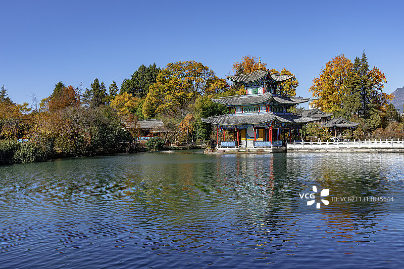 丽江黑龙潭观玉龙图片素材