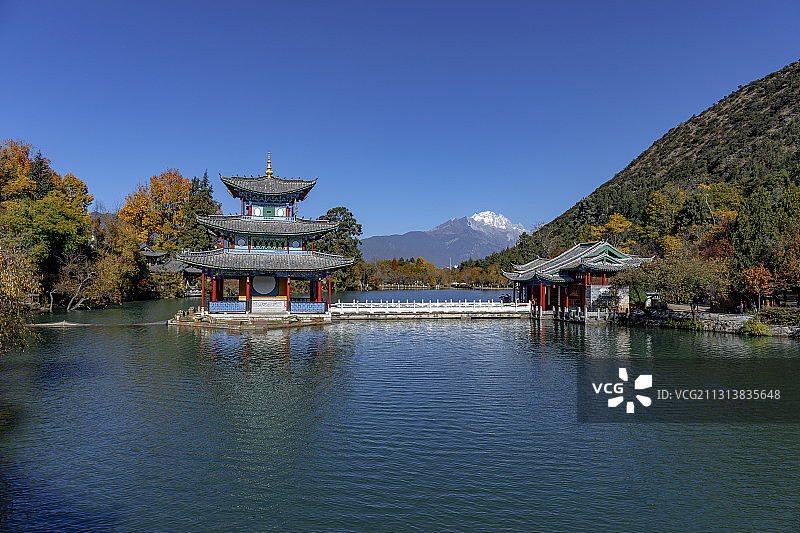 丽江黑龙潭观玉龙图片素材