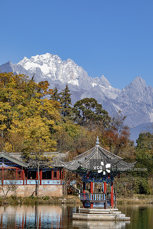 丽江黑龙潭观玉龙图片素材