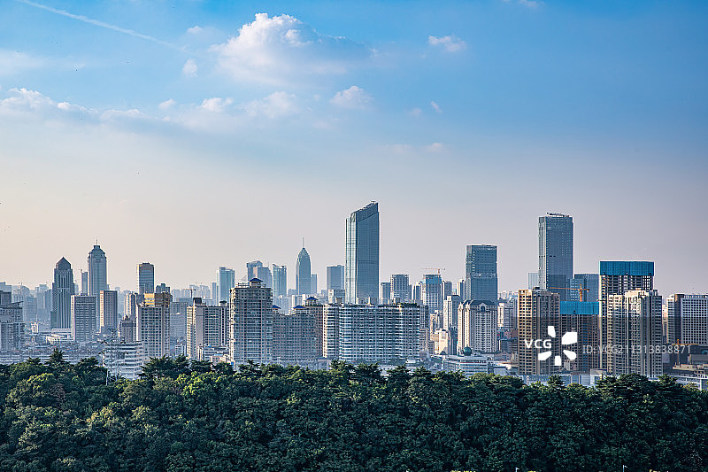 武汉市汉口江汉区汉正街恒隆金融中心大厦与西北湖金融街图片素材