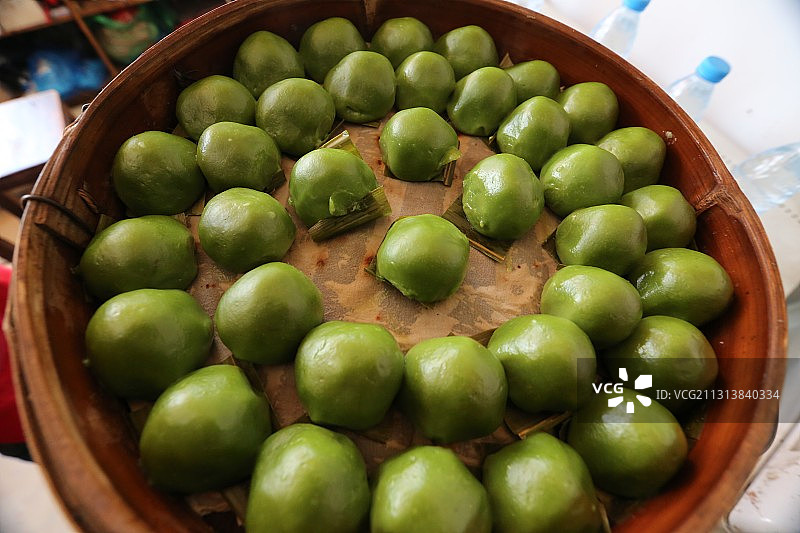 江南特色小吃：青团图片素材