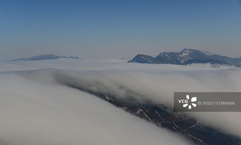 泸定县，红岩顶景区，一个比牛背山更完美的雪山云海观景平台图片素材