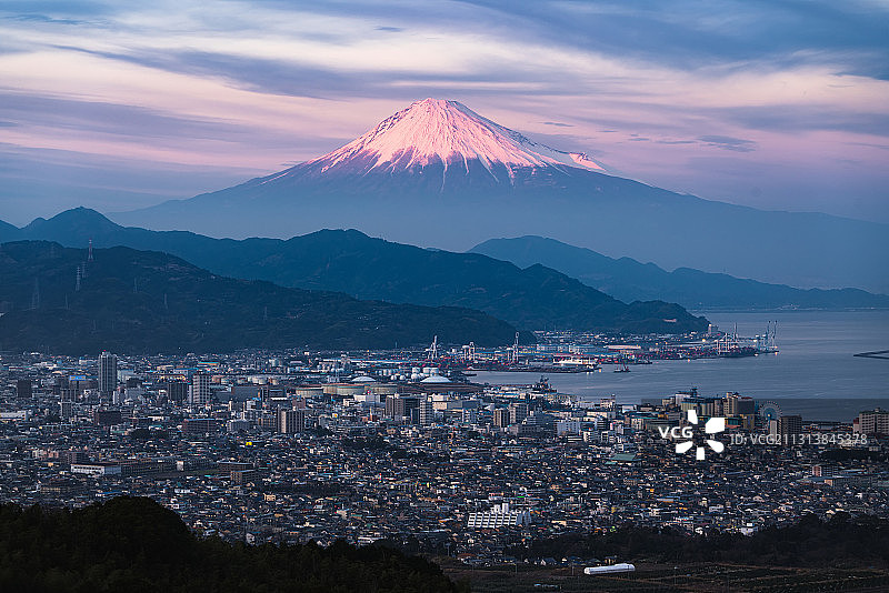 在日本平眺望富士粉色山日落图片素材