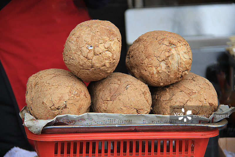 湖北武汉户部巷小吃：洪七公叫花鸡图片素材