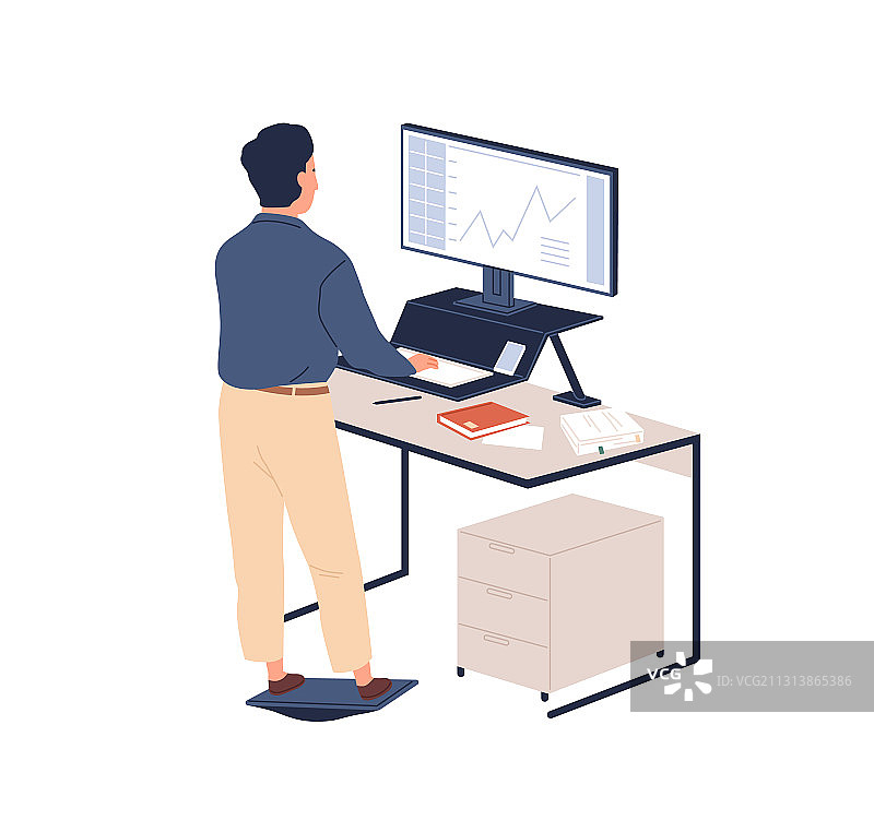 男人在人体工学家具后工作图片素材