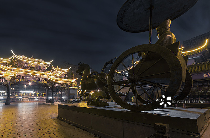 成都琴台路古街夜景雕塑图片素材