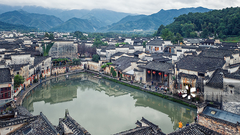 雨后皖南古徽州黄山脚下，5A景区宏村水墨画般景色图片素材