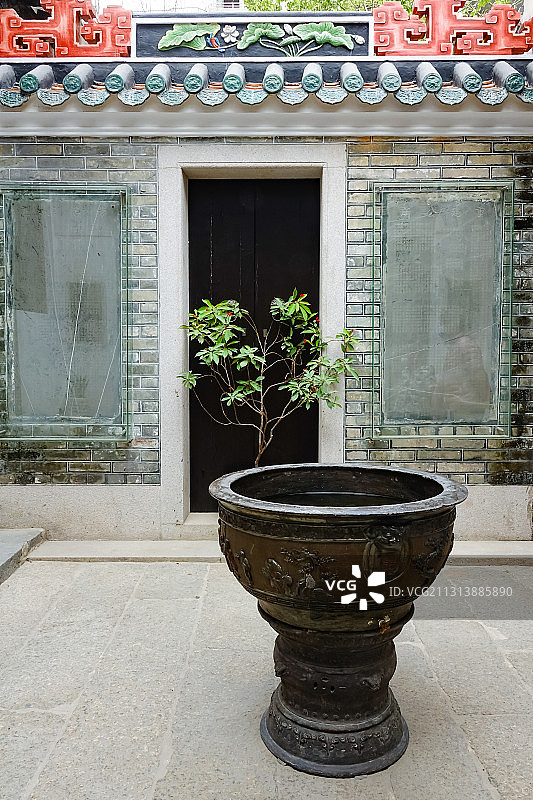 深圳南头古城：南方传统庭院的天井“四水归堂”及水缸图片素材