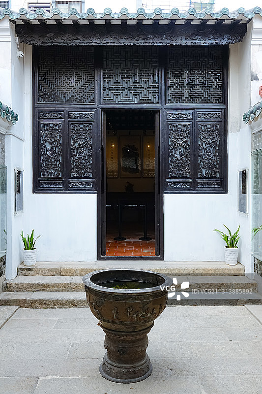 深圳南头古城：南方传统庭院的天井“四水归堂”及水缸图片素材