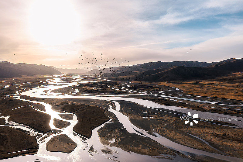 青海果洛达日黄河谷地风光图片素材