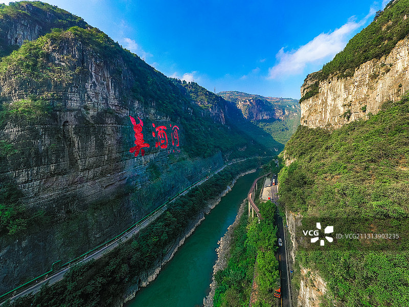 一条没有被污染的河流,有“美酒河”之誉,是中国白酒的母亲河图片素材